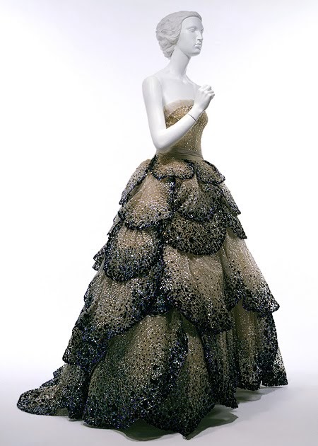 Junon dress Fall/Winter 1949-1950 by Christian Dior / La moda en la cultura