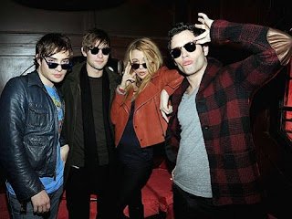 Актеры сериала Сплетница за Clubmaster (Ray Ban) Актеры сериала Сплетница за Clubmaster (Ray Ban)