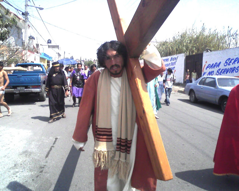 Guillermo Morales en el papel de Jesús