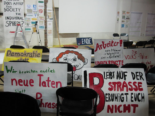 Descent To Revolution Reinigungsgesellschaft Banner Making