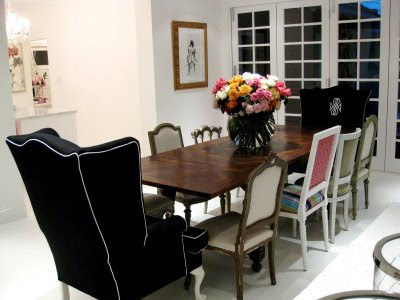 Residencia Smithson nº5 Comedor+blanco+con+sillas+desparejadas+via+abt