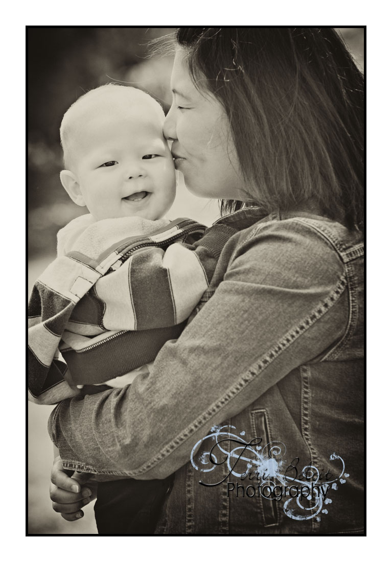 [Roman+and+mommy.jpg]