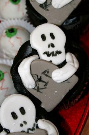 [Skeleton+and+Eyeballs+-+Copy.JPG]