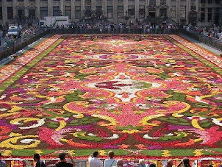 祭りだ ヨーロッパ 壮大な花のアート フラワーカーペット Flower Carpet