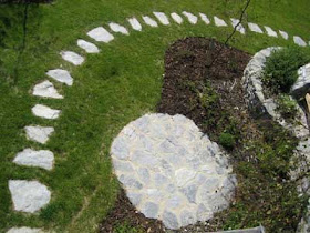 Stone Art Blog: Placing stepping stones on your lawn