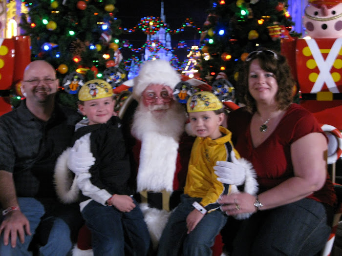 CHRISTMAS AT MAGIC KINGDOM-WALT DISNEY WORLD