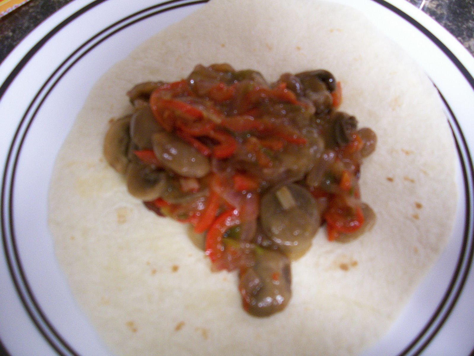 RECETAS AL INSTANTE BURRITO DE LOMO AHUMADO CON VEGETALES EN SALSA