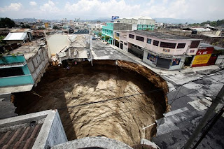 Sinkholes Guatemala on Sinkhole In Guatemala Heavy Rains From Tropical Storm Must Have