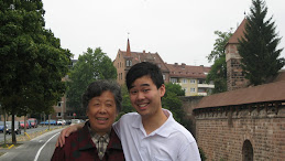 Karli und Oma; 卡里和外婆