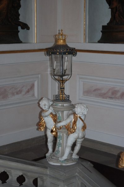 [Ludwigsburg+marble+banister+decorations.jpg]