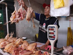 Las amas de casa se encuentran más que preocupadas por la situación del pollo: sube de precio y enc