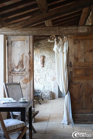 Une terrasse couverte de la maison d'hôtes Le Comptoir Saint-Hilaire