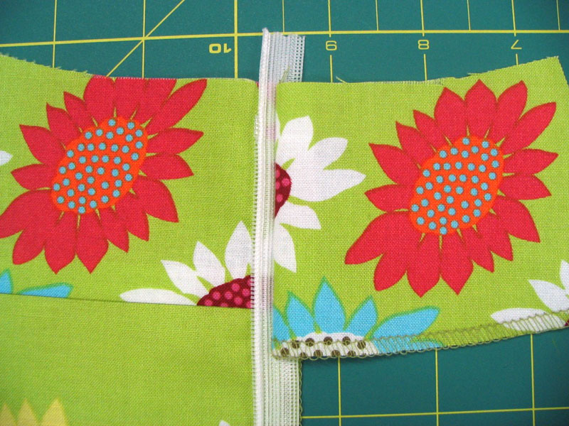 [9-facing-to-zipper-right.jpg]