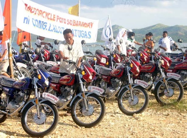 Cong. Matugas donates 100 motorbikes to Siargao Brgys