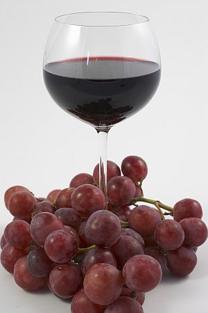 [wine-glass-grapes.jpg]