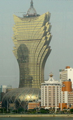 [250px-Macao_Grand_Lisboa200712.jpg]