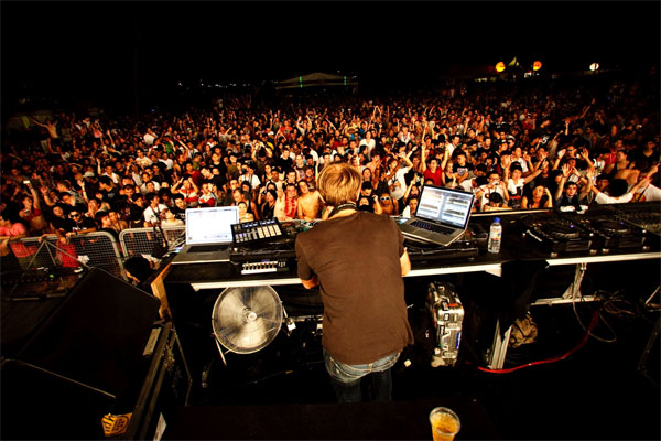 nightlife singapore new year in style zoukout 10th year celebration heats up nightlife singapore new year in style zoukout 10th year celebration heats up