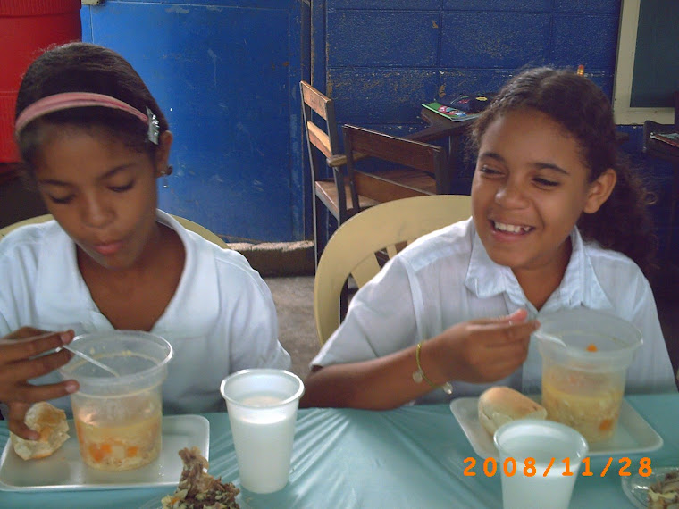 ¿ QUÉ OPINAS DEL JUGO DE PIÑA ? , NO CREES QUE LA PIÑA SE FUE CORRIENDO