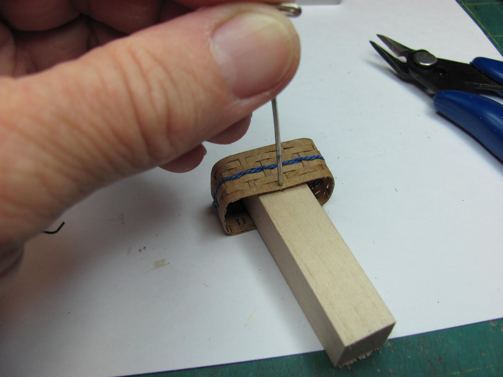 Dollhouse Miniature Furniture Tutorials 1 inch minis Wire Handle