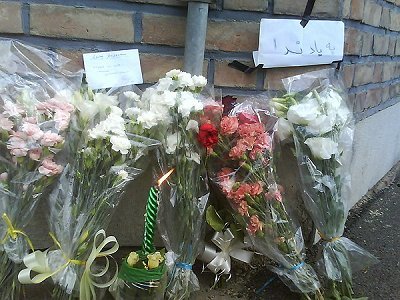 [iran+flowers+for+neda.jpg]