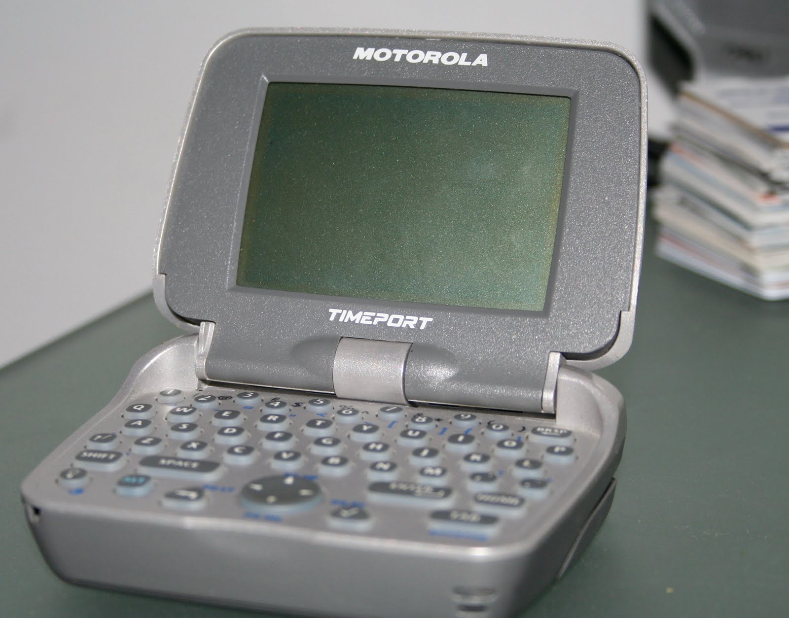 ** TECHNO WORLD ** Two Way Pagers Vs. Cell Phones