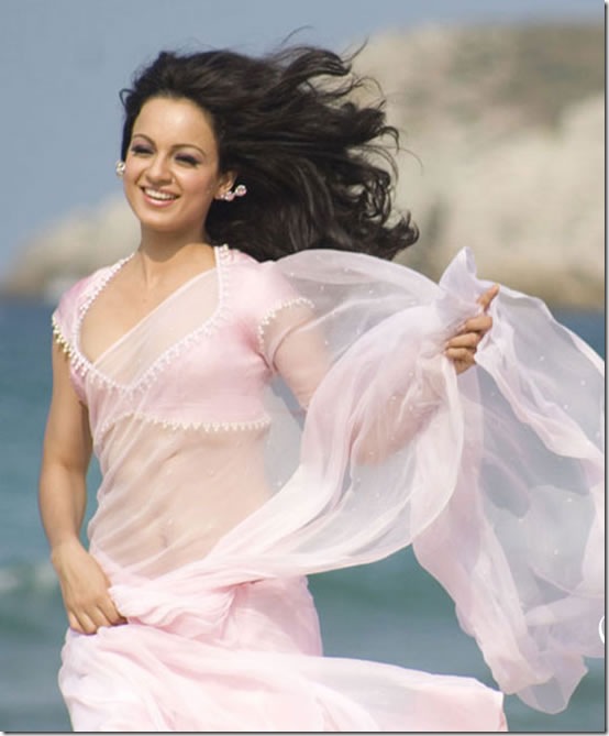 hot-sexy-indian-actress-Kangna-desi-filmstar-movie-celebrity-Kangana-transparent-saree-blouse