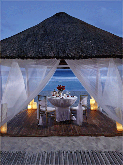 Quintana+Roo,+Cancun,+Hotel+Ritz-Carlton+Cancun,+Romantic+dinner+-+Photo+by+ritzcarlton.gif