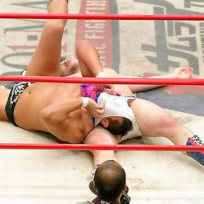 Funny-poses-wrestlers-04.jpg