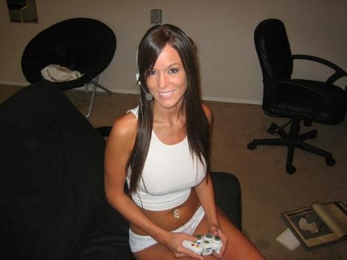 Horny gamer girl