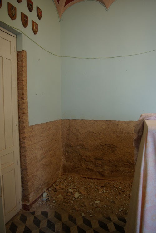 [3frontroom20octsm.jpg]