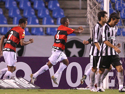 Roger (9) e Leandrinho (6) - EC Vitória