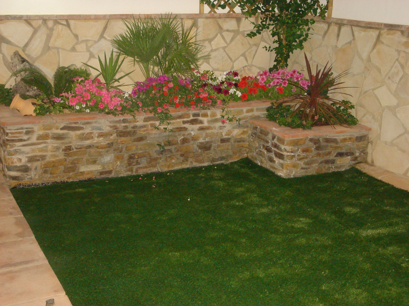 .Jardineria Aminalba: Montaje de cesped artificial