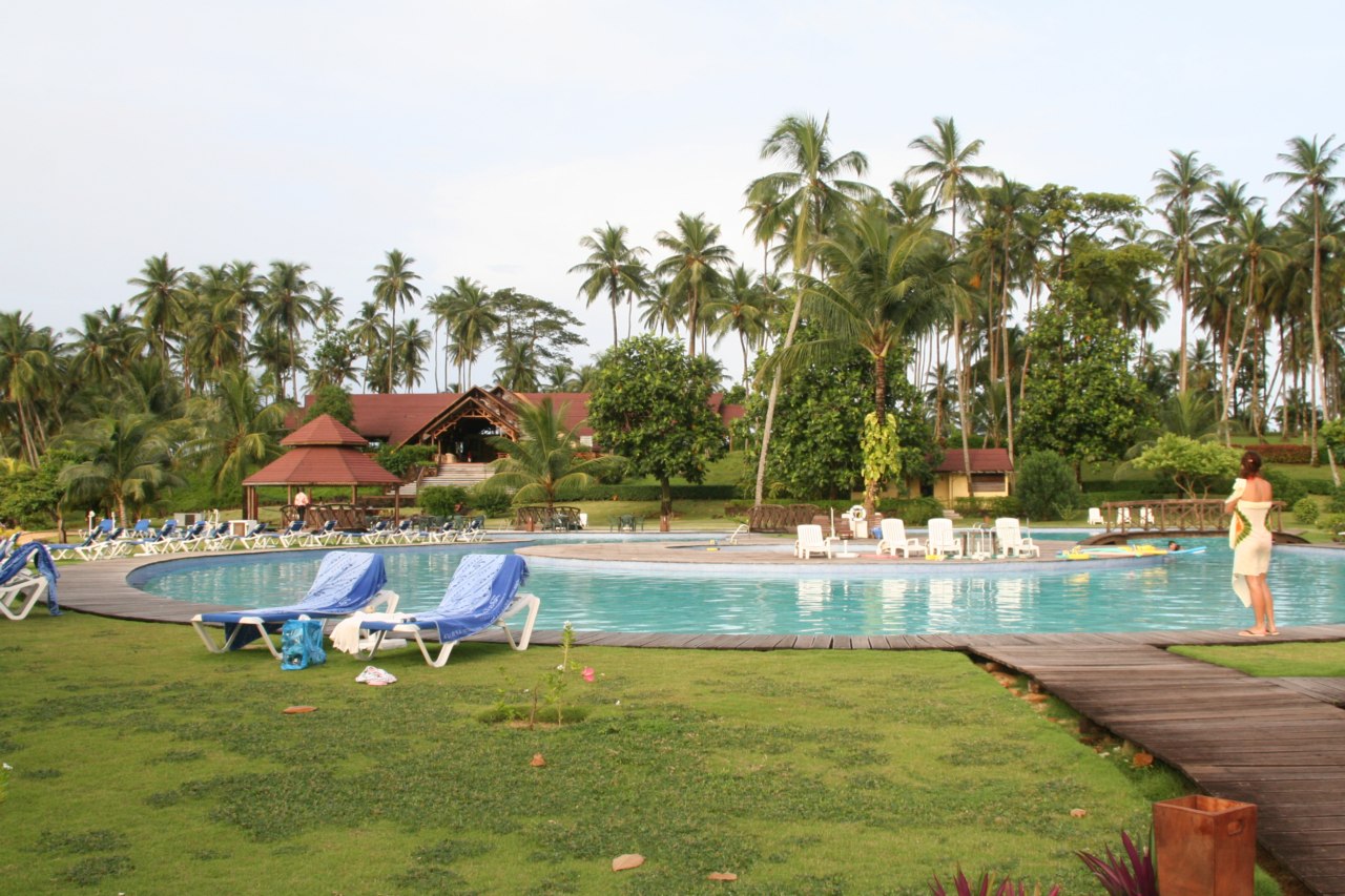 [Piscina+no+Resorte-+S.Tomé]