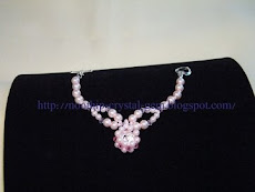 สร้อยข้อมือมุกสีหวาน Pearl Flower Bracelet ราคาพิเศษเพียง 300 บาทจาก 500 บาท