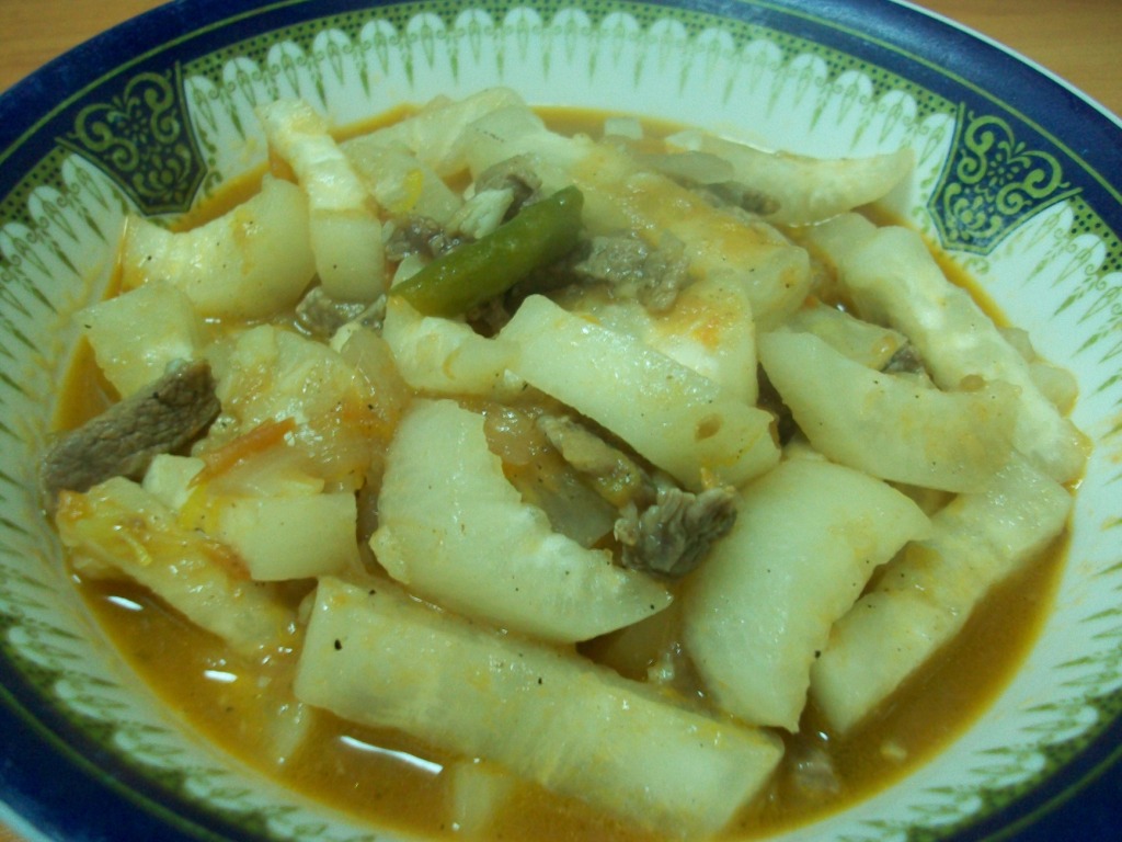 Pinoy Tsibog Sautéed Radish with Beef (Ginisang Labanos na may Baka)
