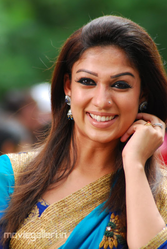 Nayanthara Cute Saree Stills in Super Movie cleavage
