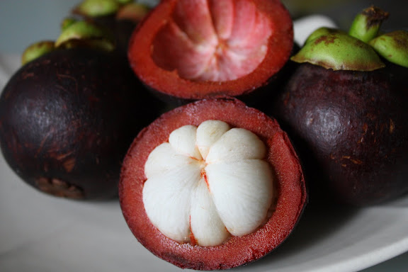 mangosteen sliced open