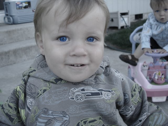 [Tristan+blue+eyes+color.jpg]