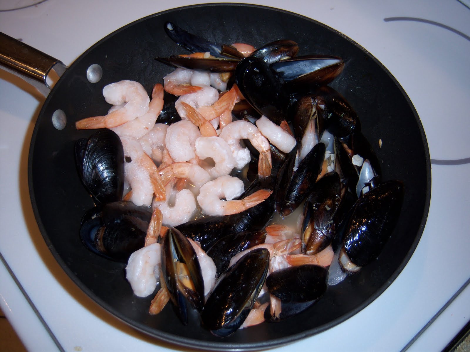 Mussels, Shrimp and Calamari over Linguine Pomodoro What's Cookin' Italian Style Cuisine