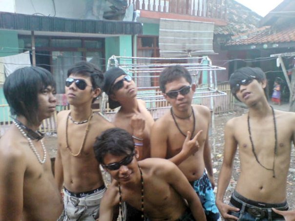 http://1.bp.blogspot.com/_LvebQJXzEiQ/TVDVp13nDyI/AAAAAAAAM-A/DbV1AtOBS_U/s1600/smash-boyband-indonesia-lucu.jpg