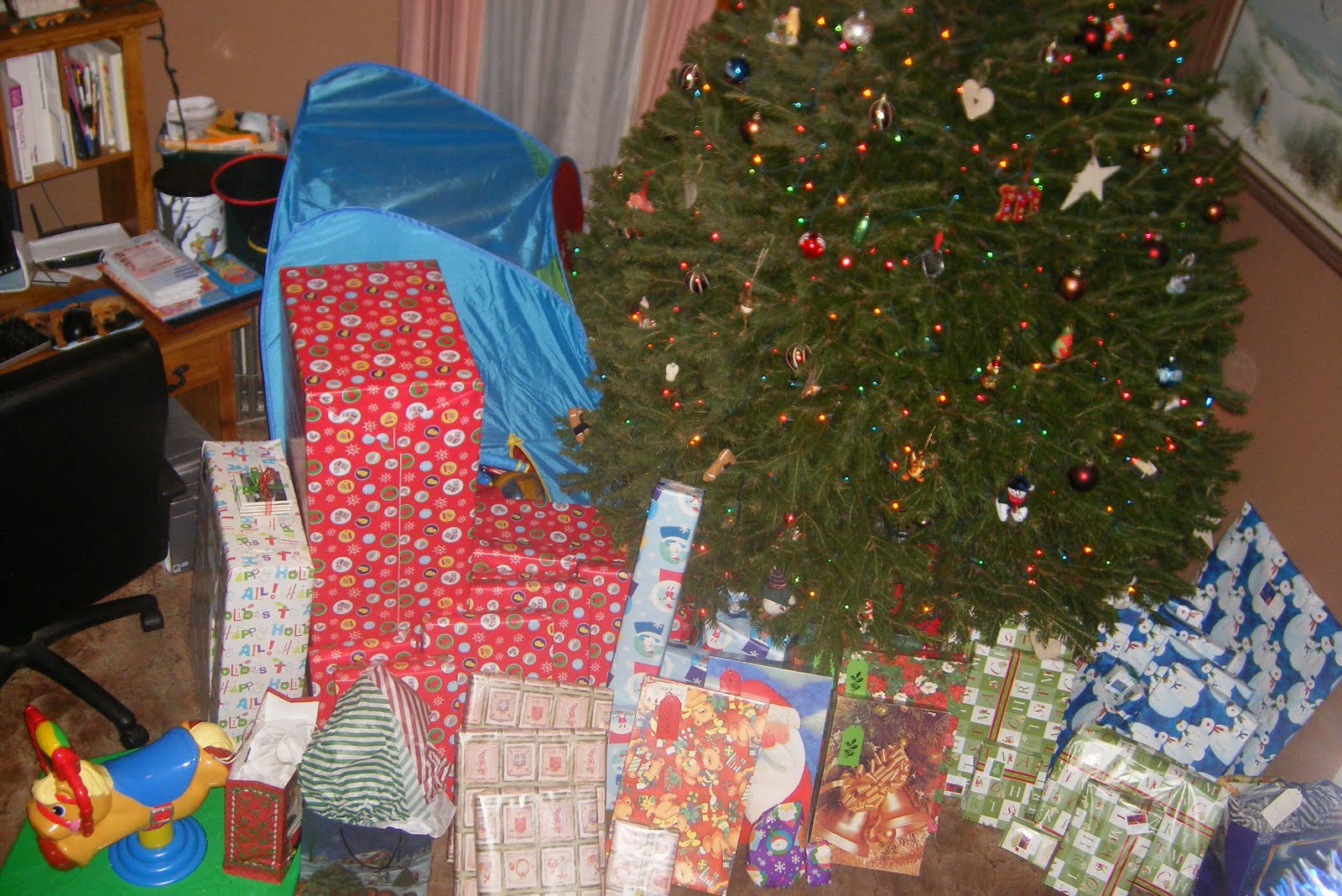 [Santa+was+here+2.JPG]