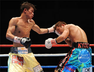 ボクシング世界フライ級タイトルマッチ 坂田健史直筆サイン入り