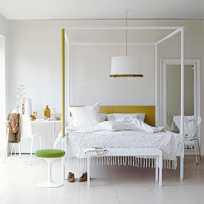 http://1.bp.blogspot.com/_LxR49neox2E/SluH2AKD9lI/AAAAAAAAAkY/AHpZ1y-Ysu0/s400/white+bedroom+2.jpg