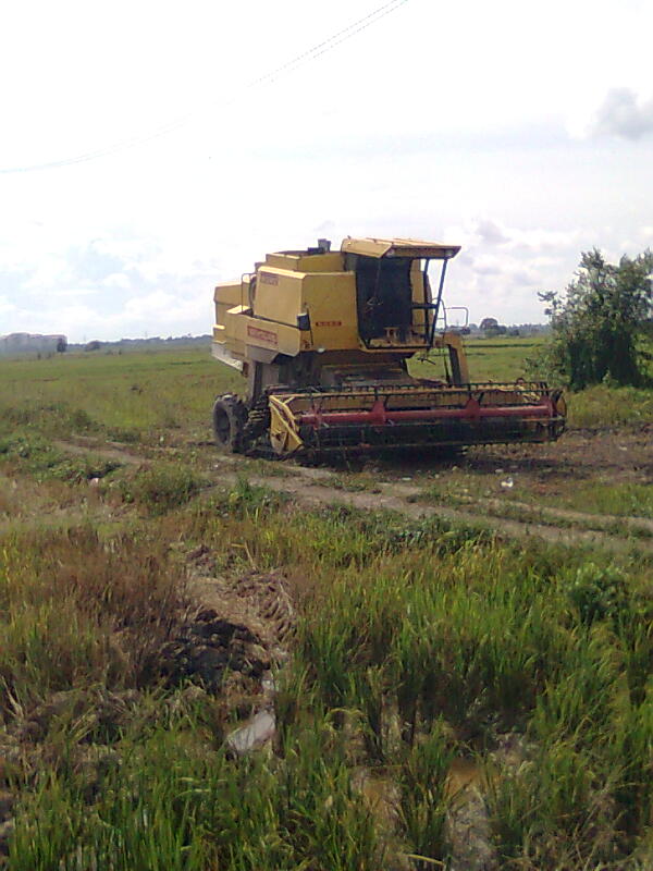 Combine harvester , tractor&more..: New Holland combine harvester