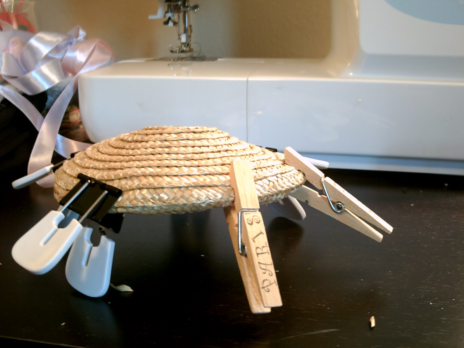 La Bouilloire Noire DiY Straw Pill Box Hat