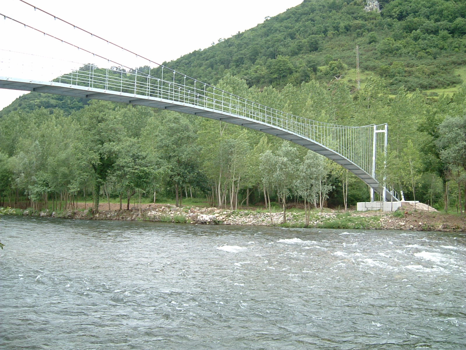 [pasarela+de+la+llonga-la+llera.JPG]