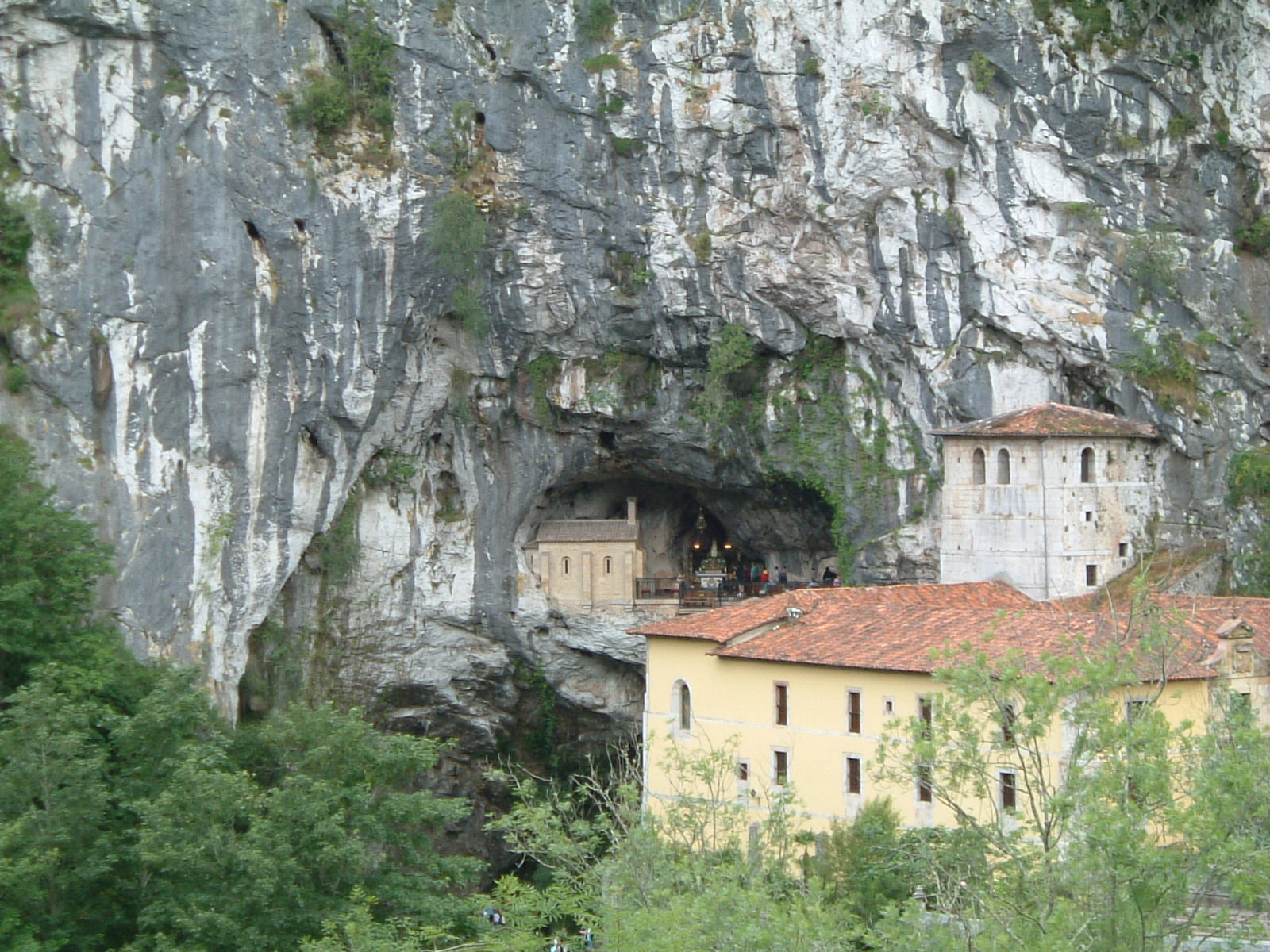 [12-la+santa+cueva3.JPG]