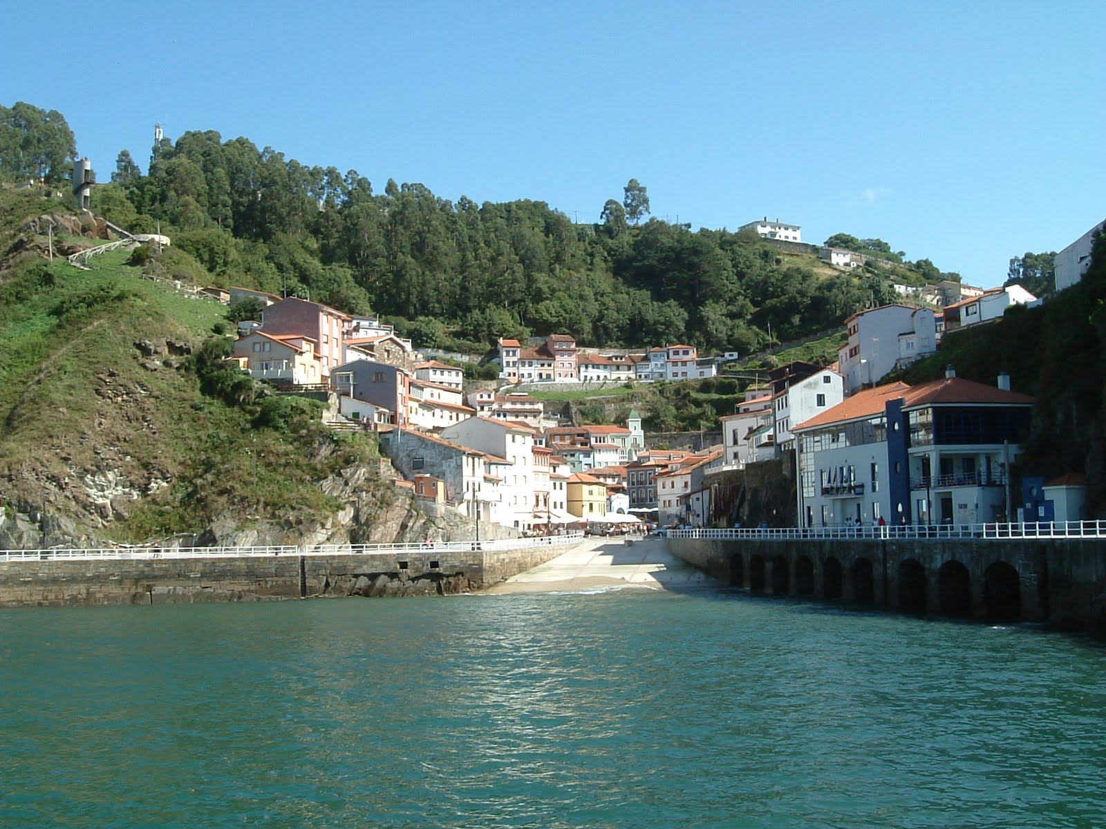 [cudillero-a19.JPG]
