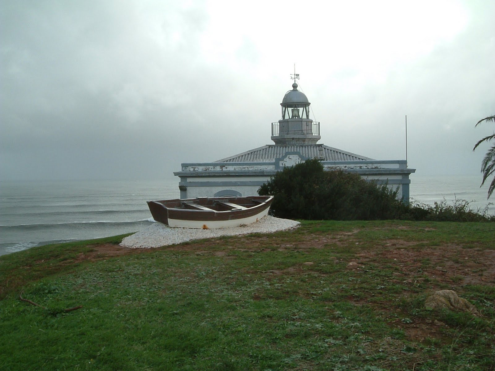 [el+faro+de+candas.JPG]