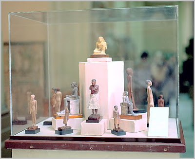 من روائع المتحف المصرى (2) Several+small+statues+from+the+Old+Kingdom.